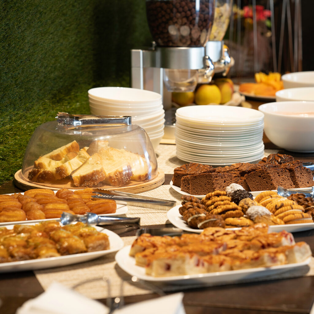 buffet, blok masa, hotel largo beach, sunny beach, food, lunch, dinner